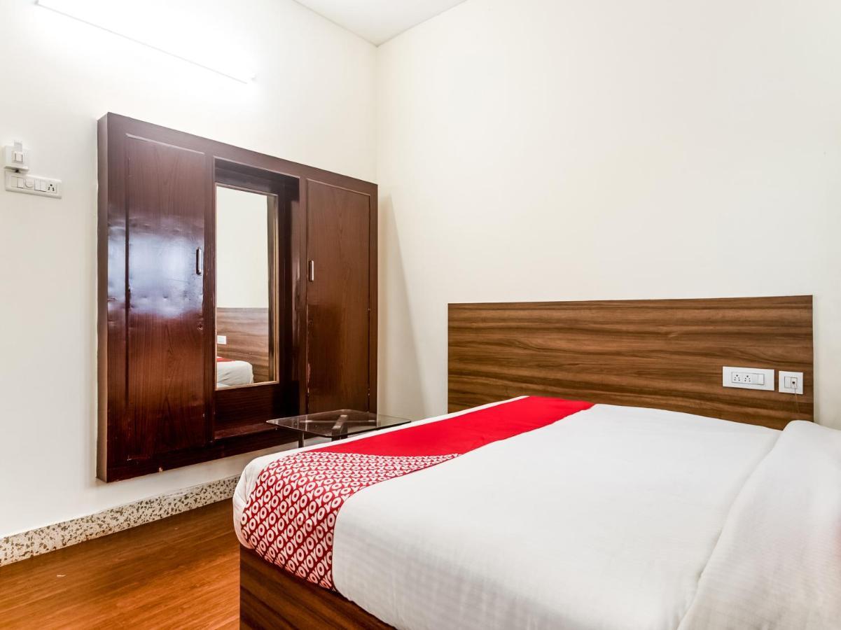 Oyo 76129 Rk Inn Guntur Exterior photo
